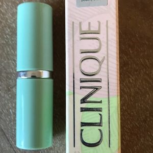 Clinique Different lipstick